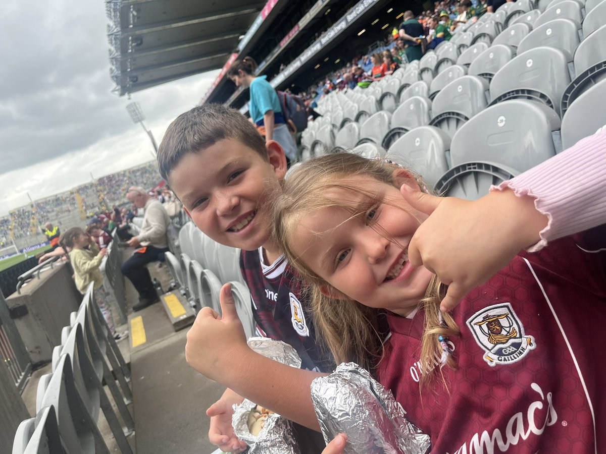 carmelmurphy1's tweet photo. #fanwall come on Galway https://t.co/4iPDzZwp5l