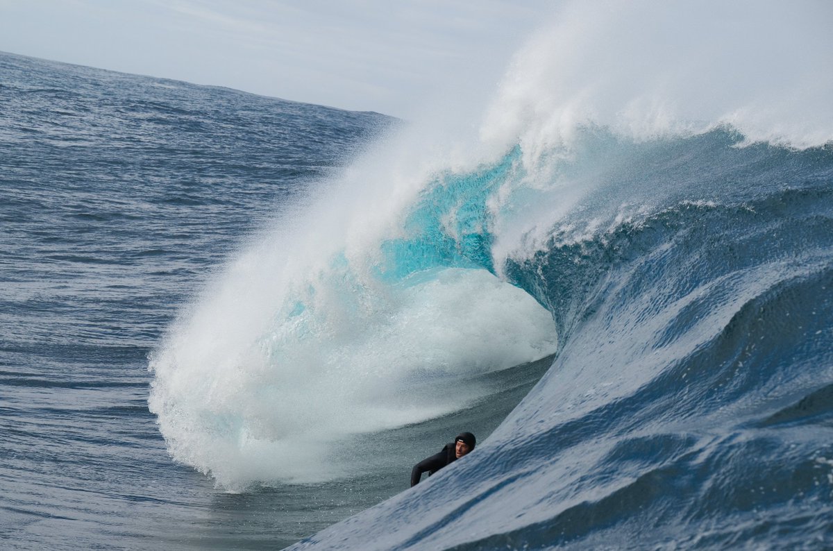 sircryptotips's tweet photo. As promised here is one of the shots from last Friday. The photographer shot this from a jetski. We usually have a couple photographers with us whenever we venture off to these waves. These waves break under sea level due to the amount of water they suck off the rocks underwater https://t.co/I9f2mphD3Y