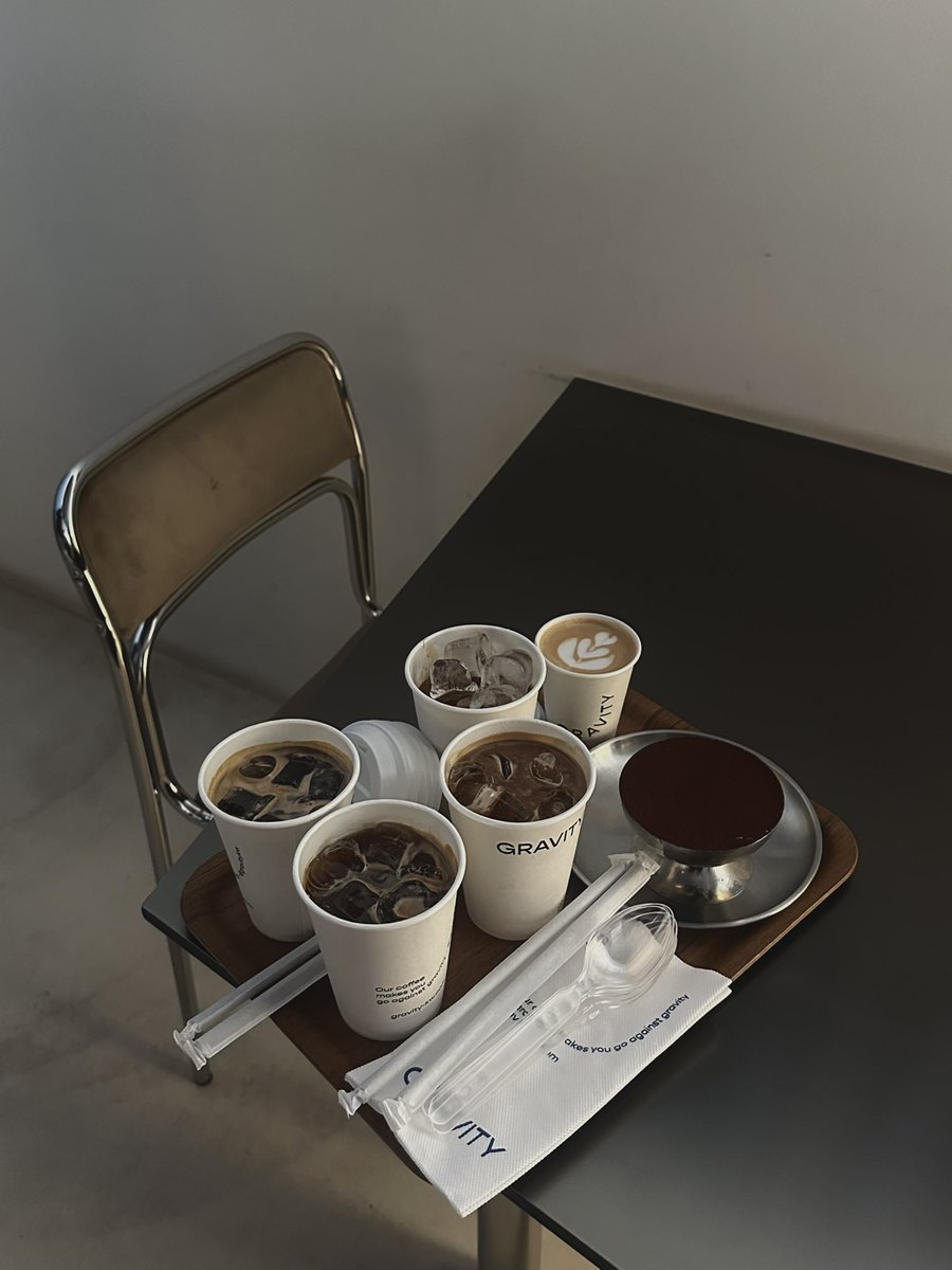 badreyamh's tweet photo. A cafe gathering ☕️ https://t.co/cL5y9cf9GI