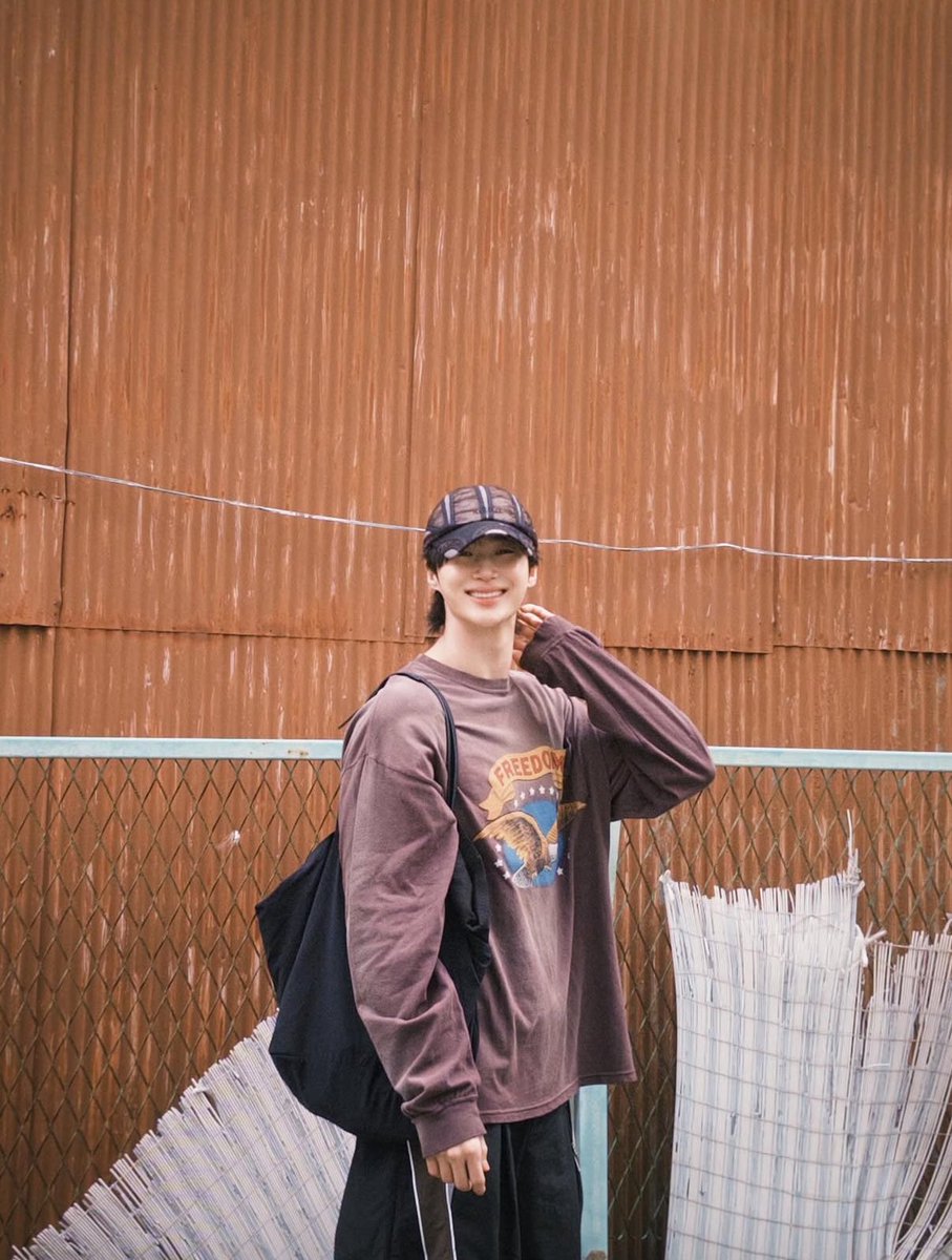 피곤에 쩔어있을때마다 기가막히게 나타나는 내배우 #변우석 
스릉흔드~~💙