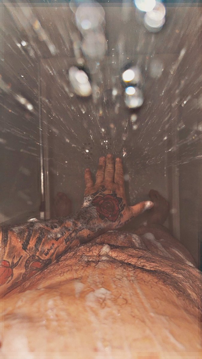 BeardedSavage36's tweet photo. Wanna shower with me? https://t.co/49KPEobJkG