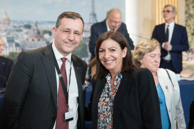 mtwit75's tweet photo. Prison avec sursis requise contre l’ex-adjoint d’Anne Hidalgo, pour prise illégale d’intérêt et abus de confiance. Il est suspecté d’avoir participé à des délibérations afin d’octroyer des subventions à une association, puis touché des salaires de cette même association. Au départ de ce dossier, un redressement du Trésor public, pour des salaires non-déclarés.
https://t.co/YZyVaVIawy
