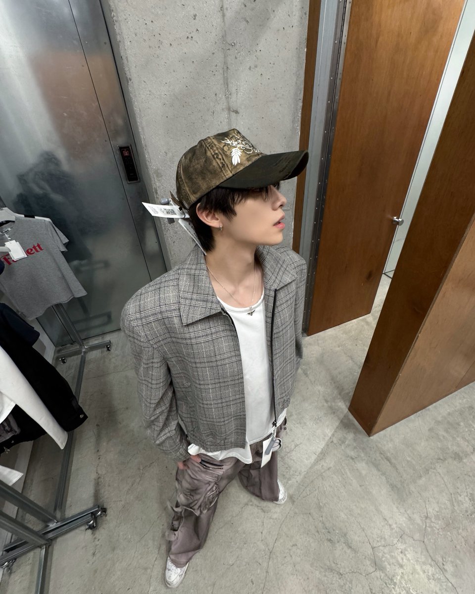 WayV_official's tweet photo. fit check💫

#XIAOJUN #肖俊 #샤오쥔 
#WayV #威神V 
#LIUStylist_and_XIAOModel 
#刘造型师与肖模特 https://t.co/nrQrCOtZs8