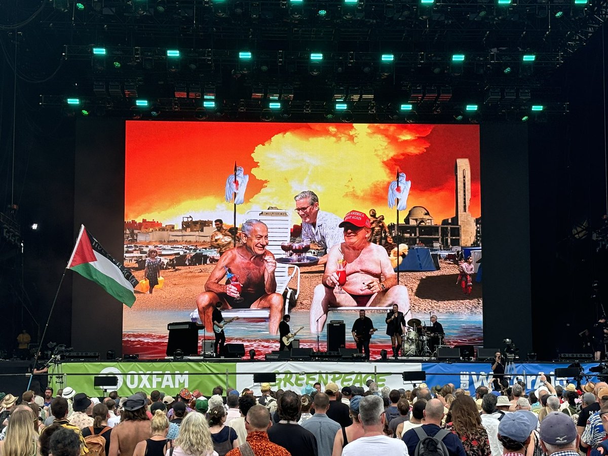 OmarAzizFilm's tweet image. 🔥🔥🔥 @nadineshah’s incredible set just now on @glastonbury’s Other Stage where she read Artist’s for Palestine’s open letter demanding the UK government drops its proscription order to ban @Pal_action and played audio samples from @wizardbisan‘s reporting in Gaza.