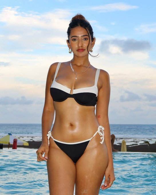 GunHnftakAETfDE?format=jpg&name=small