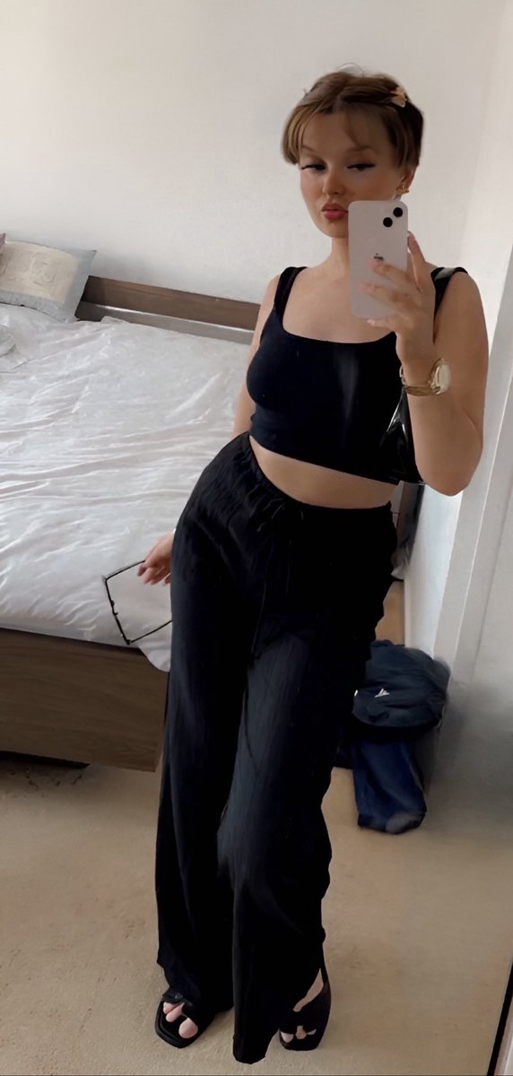 prettypetit3's tweet photo. Wanna shoot a gang bang vid so dm me if ur interested in joining https://t.co/rVlM401AeY