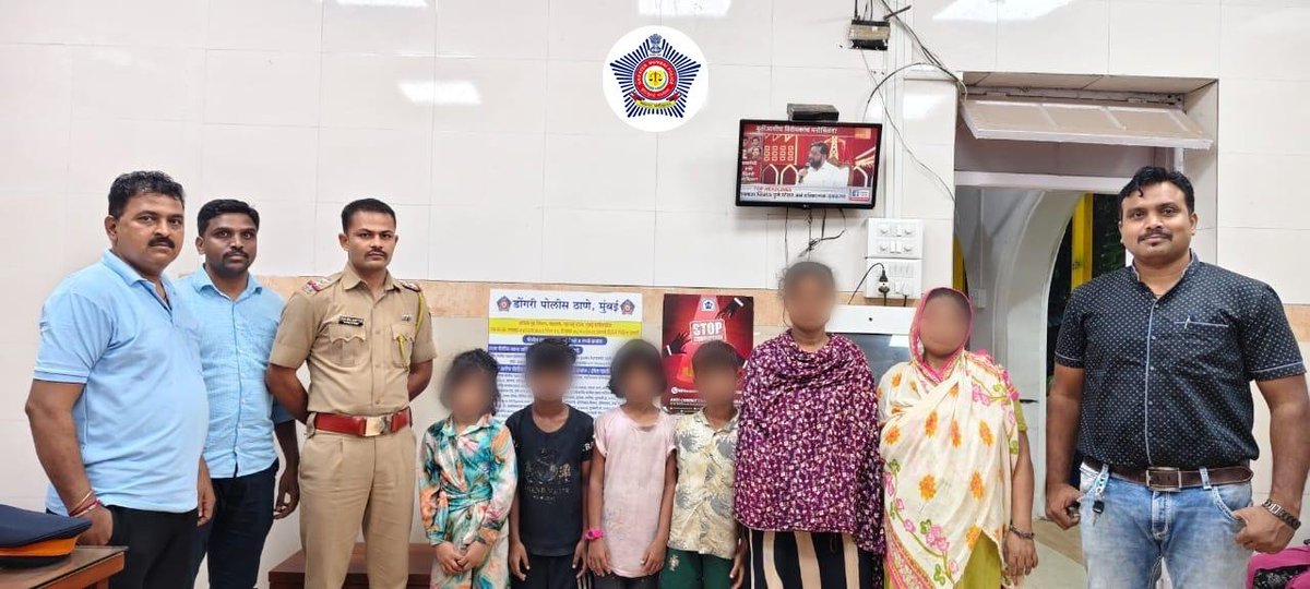 рдореБрдВрдмрдИ рдкреЛрд▓реАрд╕ - Mumbai Police (@mumbaipolice) on Twitter photo Acting on a missing complaint involving four 8/9 year-old children (2 boys and 2 girls), <a href="/DongariPS/">рдЩреЛрдЧрд░реА рдкреЛрд▓реАрд╕ рдард╛рдгреЗ - Dongari PS Mumbai</a> immediately formed five teams to trace them.
The teams began their search in the jurisdictions of <a href="/PydhoniePS/">рдкрд╛рдпрдзреБрдиреА рдкреЛрд▓реАрд╕ рдард╛рдгреЗ - Pydhonie PS Mumbai</a>, @SirJJMargPS, <a href="/BycullaPS/">рднрд╛рдпрдЦрд│рд╛ рдкреЛрд▓реАрд╕ рдард╛рдгреЗ- Byculla PS Mumbai</a>, and <a href="/VPRoadPS/">рд╡реНрд╣реА. рдкреА. рд░реЛрдб рдкреЛрд▓реАрд╕ рдард╛рдгреЗ - V P Road PS Mumbai</a> limits, and finally found Acting on a missing complaint involving four 8/9 year-old children (2 boys and 2 girls), <a href="/DongariPS/">рдЩреЛрдЧрд░реА рдкреЛрд▓реАрд╕ рдард╛рдгреЗ - Dongari PS Mumbai</a> immediately formed five teams to trace them.
The teams began their search in the jurisdictions of <a href="/PydhoniePS/">рдкрд╛рдпрдзреБрдиреА рдкреЛрд▓реАрд╕ рдард╛рдгреЗ - Pydhonie PS Mumbai</a>, @SirJJMargPS, <a href="/BycullaPS/">рднрд╛рдпрдЦрд│рд╛ рдкреЛрд▓реАрд╕ рдард╛рдгреЗ- Byculla PS Mumbai</a>, and <a href="/VPRoadPS/">рд╡реНрд╣реА. рдкреА. рд░реЛрдб рдкреЛрд▓реАрд╕ рдард╛рдгреЗ - V P Road PS Mumbai</a> limits, and finally found