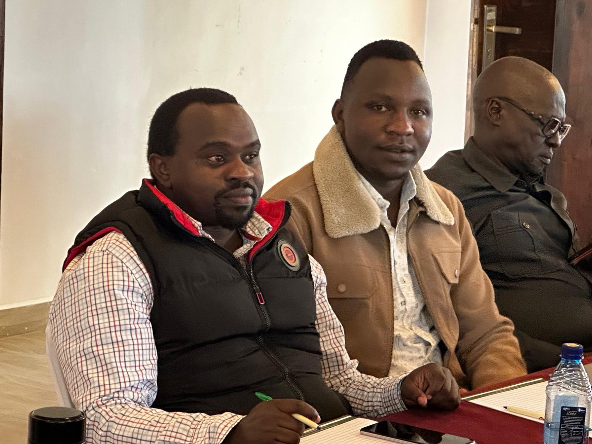 FlloCA CSOs oversight group AGM at Maanzoni.
1.The AGM raised issues with how the FlloCA projects are being implemented at the county level and CSO were urged to do oversight of the projects.
1/2