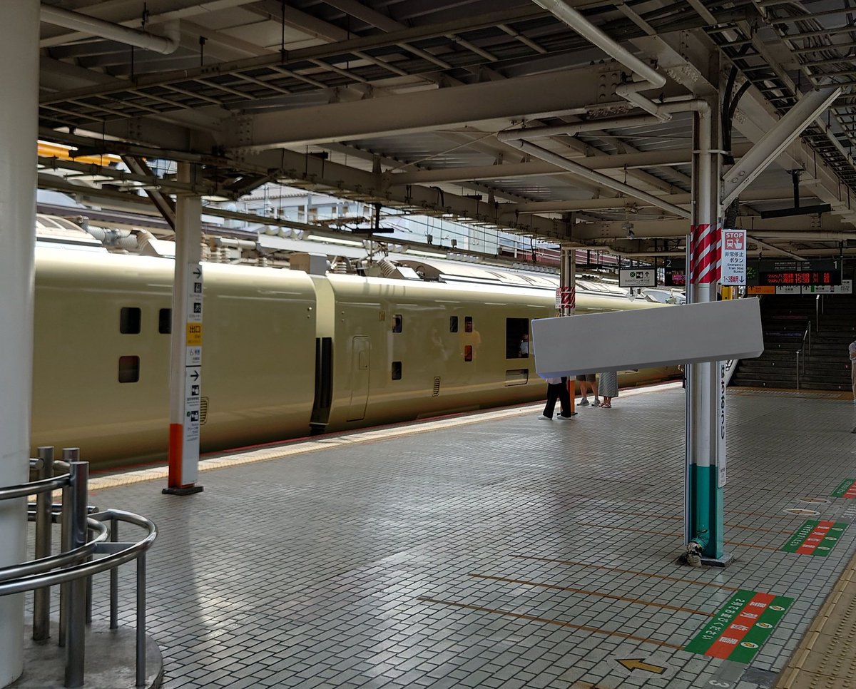 mekame_ele's tweet photo. 今日、八王子駅で初めて四季島を見た https://t.co/nC7XrhkiIx