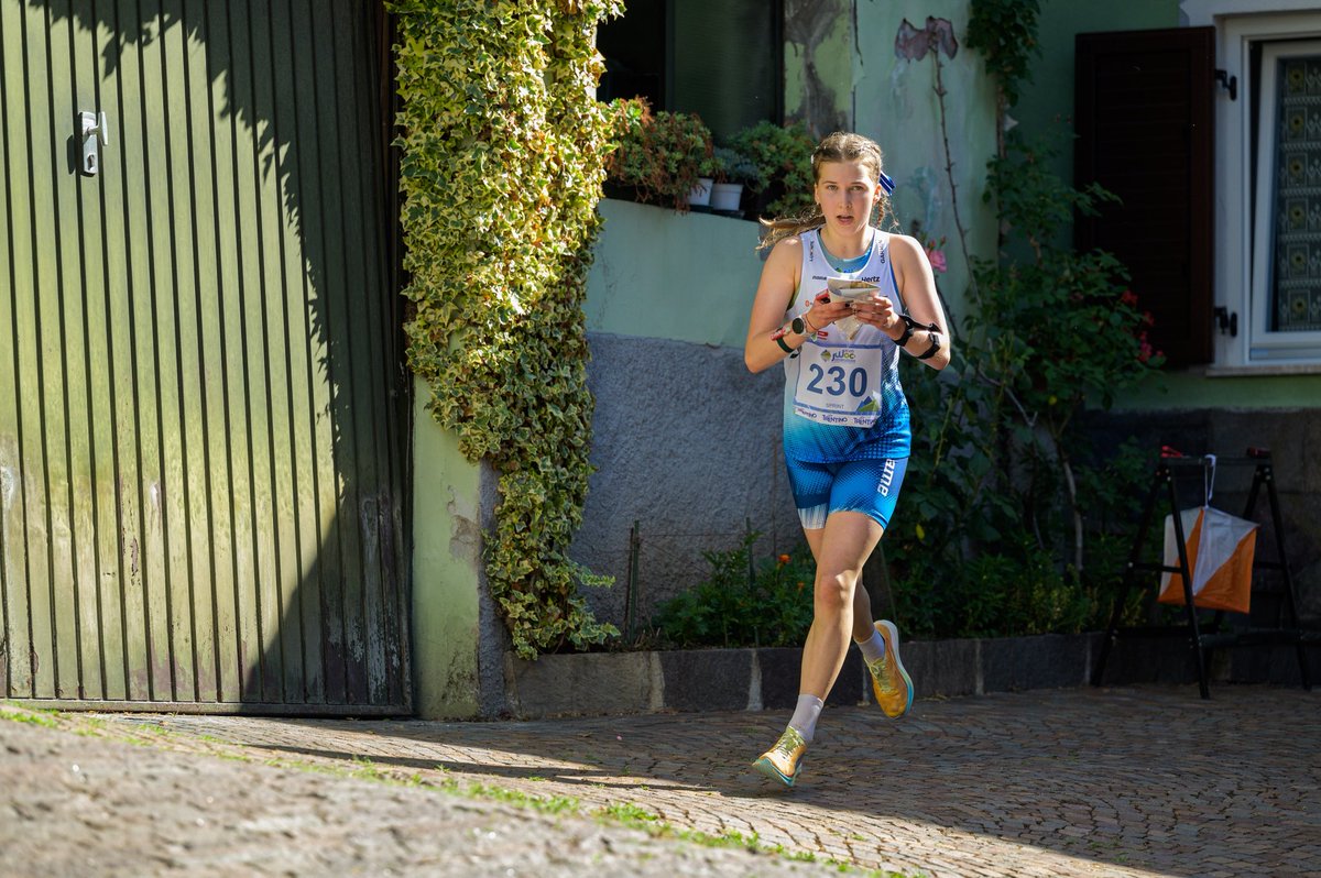 Virna Pellikka (10.) päivän paras suomalainen nuorten MM-kilpailujen sprinttimatkalla Italiassa. Rasmus Töyrylä miesten kilpailussa sijalle 16.

suunnistusliitto.fi/2025/06/virna-…

Kuva: Donatas Lazauskas