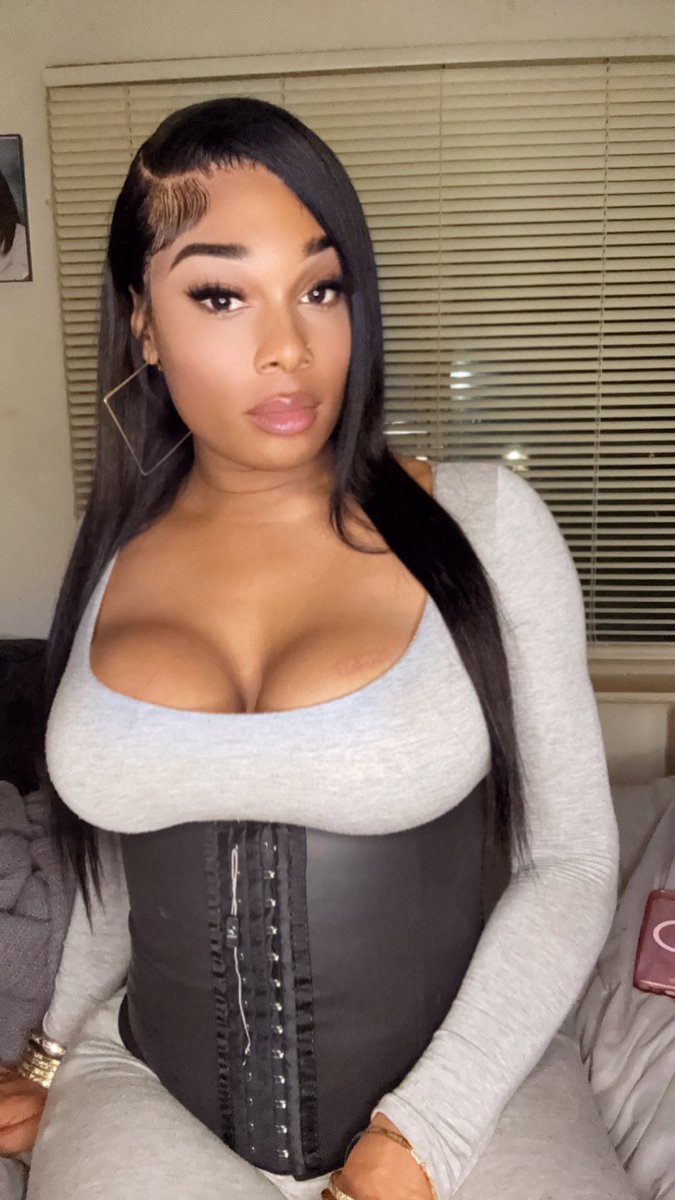 bottom_freaky tweet picture