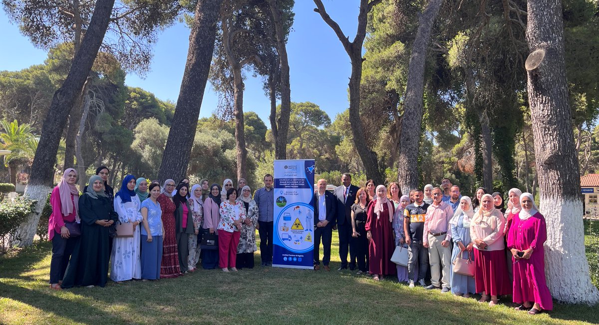 Le représentant de l’OMS🇩🇿a participé ce matin à l'inauguration du Cours sur la gestion du risque biologique et le transport des matières infectieuses, organisé par l'Institut Pasteur d'Algérie.
Félicitations aux formateurs,aux organisateurs!  excellent apprentissage à tous.