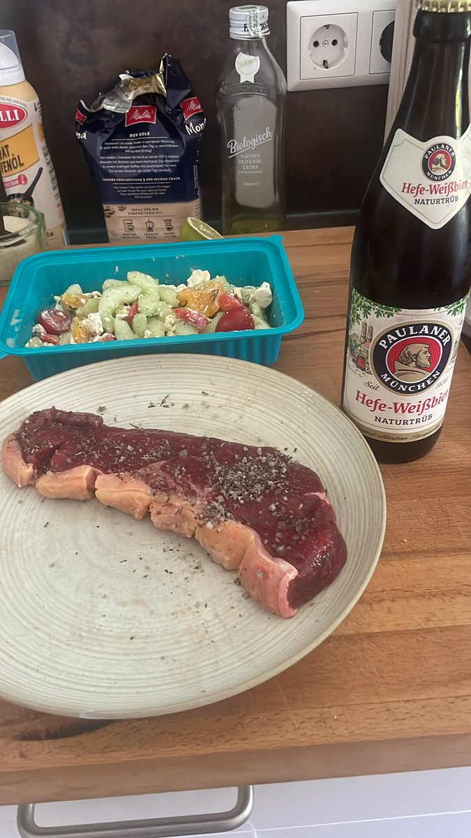 So, Freunde der Nacht! Ich kämpfe hier mit ganz anderen Problemen. Hier geht’s ums Überleben!