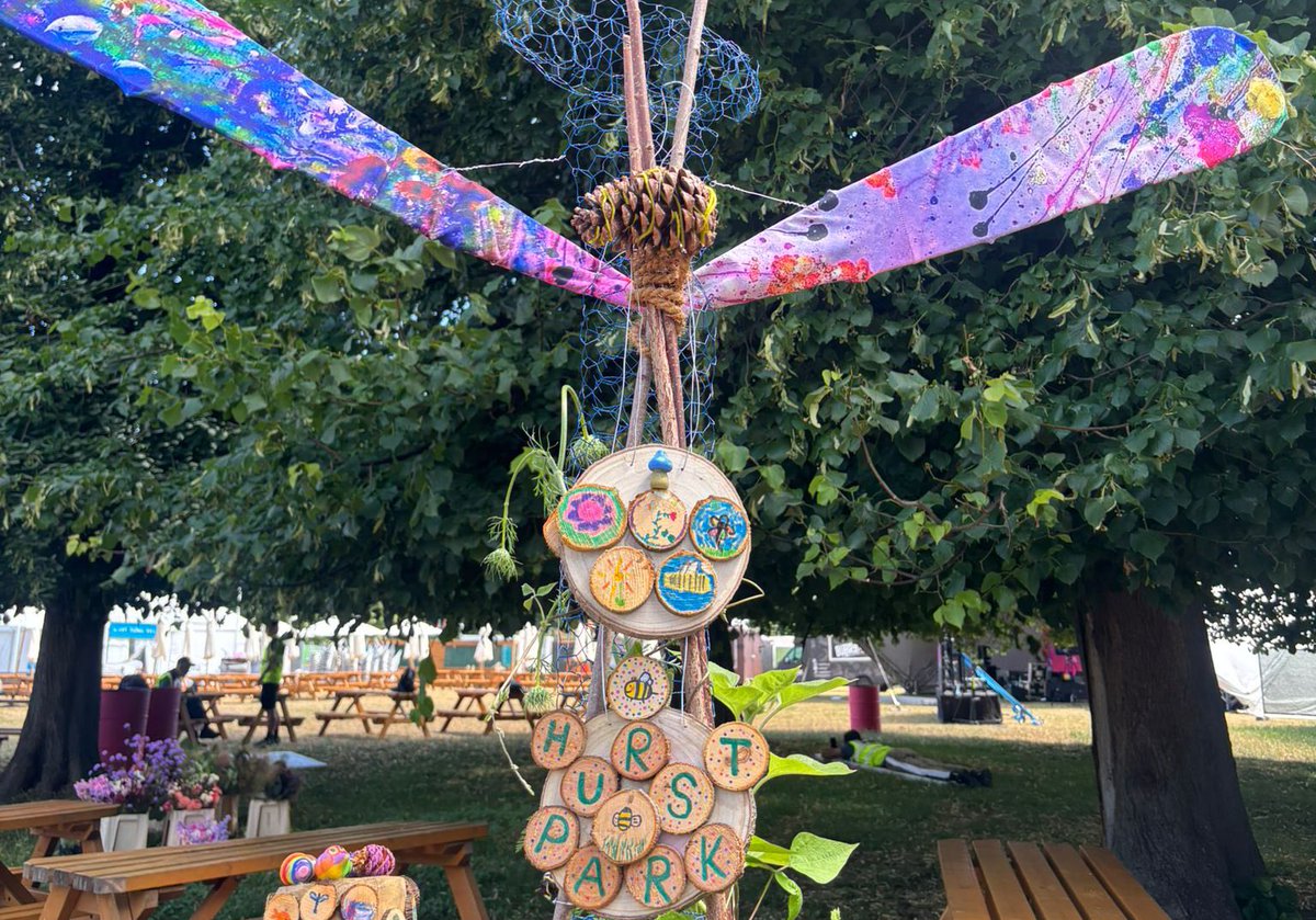 LEOforestschool's tweet image. 🐝 RHS School Wonderland Bug Barrels

Children at @HurstParkSchool have created an amazing bug barrel, inspired and planted through the theme of ‘wonder’. Come along and see it exhibited at @The_RHS Hampton Court Palace Garden Festival this week!

#RHSHamptonCourt 🐛 🐞 🐜 🪱 🌼