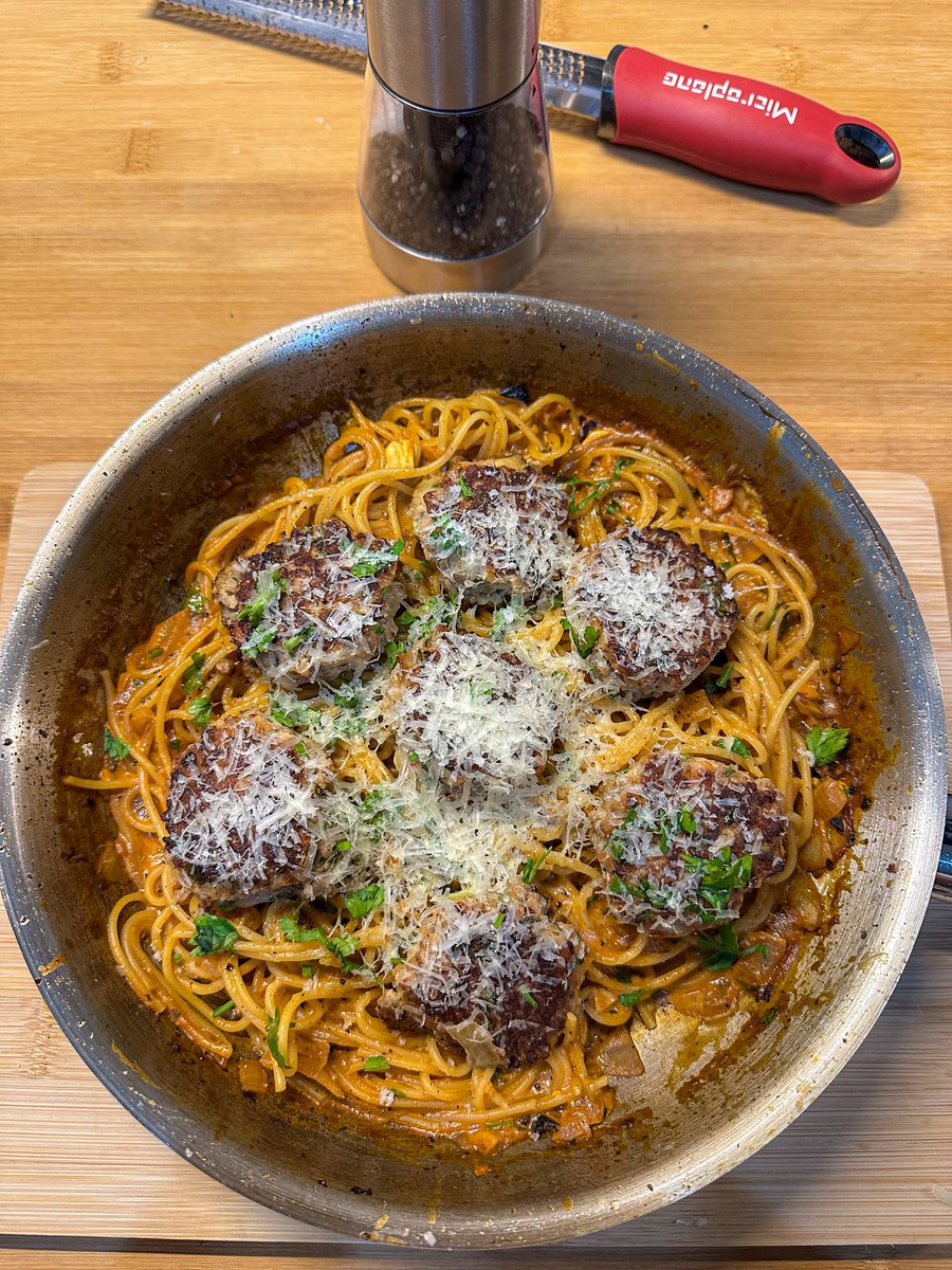 Shanazwardhana's tweet photo. Meramaikan #WeekendPasta dengan beberapa kreasi pasta yg pernah aku buat, bukan yg authentic tapi tetep enak kata suami ku 😝😘 https://t.co/RNKJFoemDH