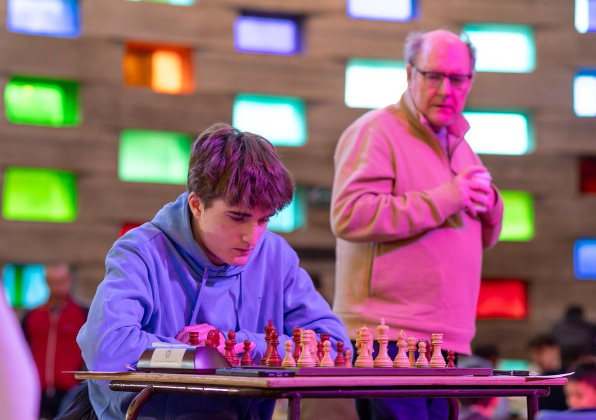 SUChessTourneys's tweet image. Next week we will be releasing more information on the #Sussexunichess event in association with Sussex junior chess and B&H chess club.
Somehow photo below with @IMPeterLarge and Henry Adams encompasses #Educational ,#Competitive and #Professional chess!
Credits: @meltastic1_