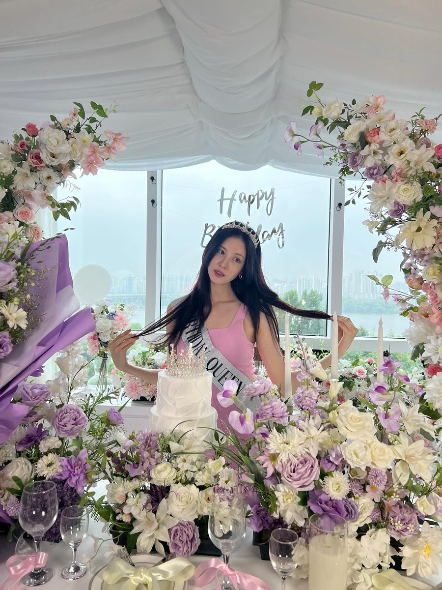 joy_fab1020's tweet photo. My June bday queen and king, summer definitely became warmer and brighter with these 2 sunshine angels! I'm so happy to see the celebrations for our bunny🐰 and fox 🦊 this month. Looking forward to next year too.

🌸🦋🌻

#SEOHYUN #서현 @sjhsjh0628
#SUNOO #선우 @ENHYPEN_members https://t.co/2kxOcGrsoN