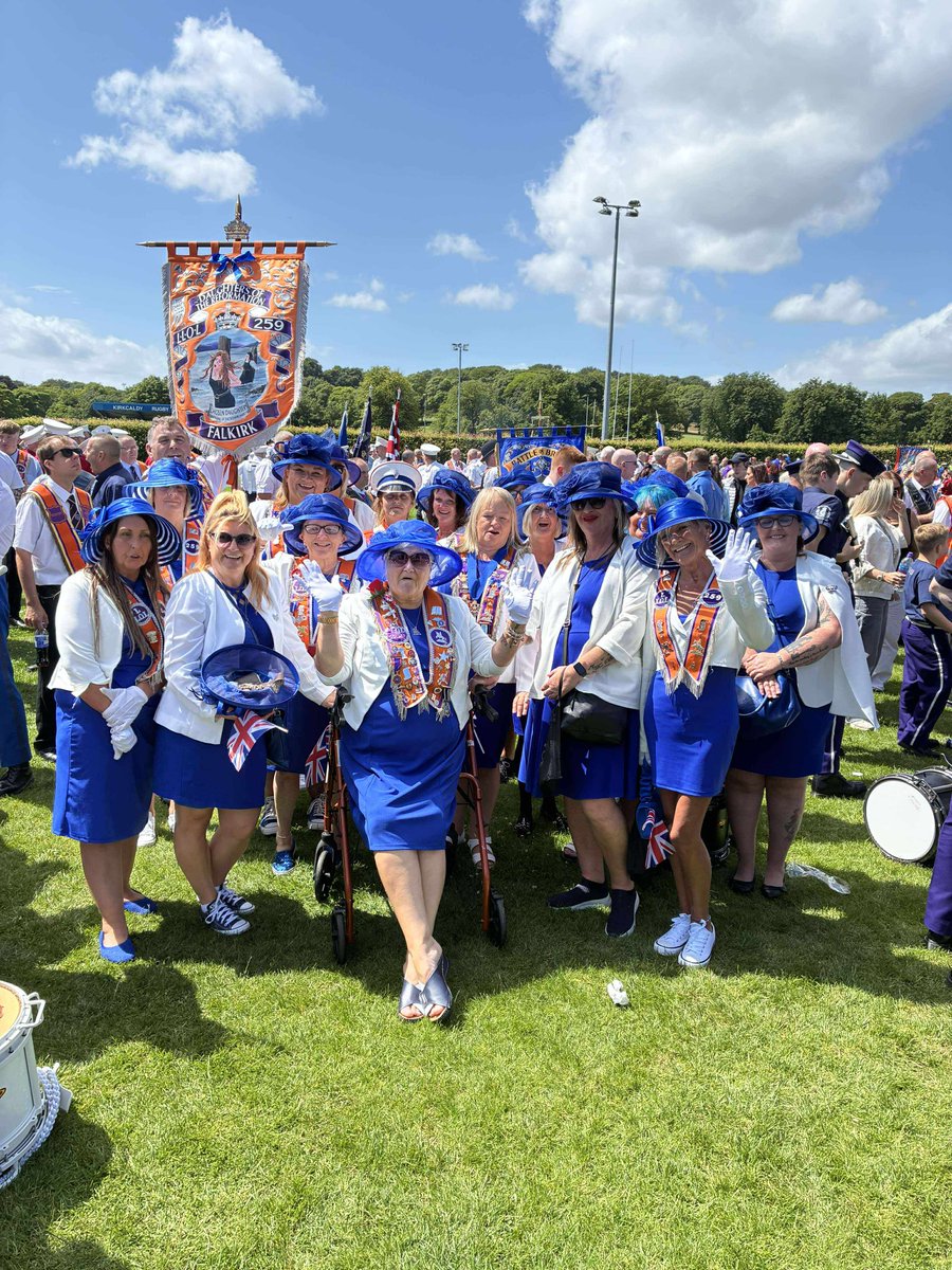 LRobertson8396's tweet photo. Great day with the sisters, brothers and bands in Kirkcaldy yesterday, feet and legs are broken today tho 😂 #orangefamily https://t.co/d2xvK8pu4M