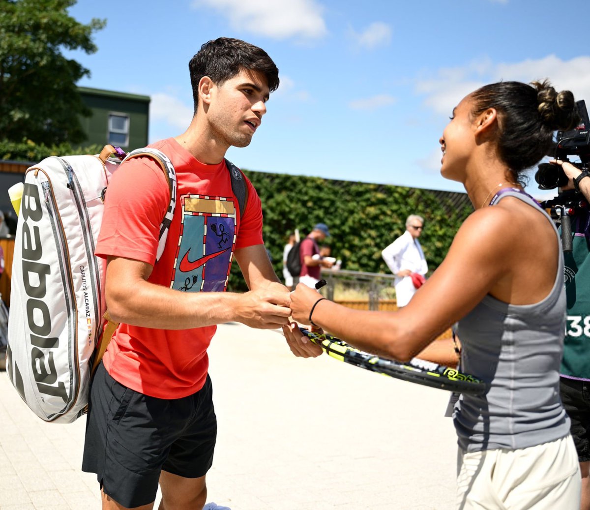 bIuezoya's tweet image. guys carlos signed a racket for leylah fernandez &amp;lt;33