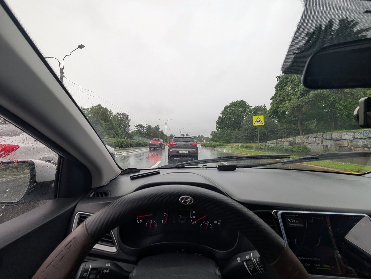 В Петербурге опять идут дожди..