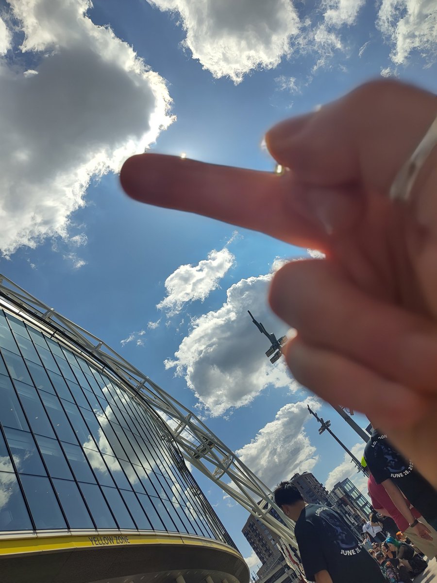 Badgeraz's tweet photo. London - Wembley you were wonderful if a little too (LOTS) hot for this Scots lass! Heading north with a full heart to big, open spaces and cooler weather 🫶 #LinkinPark #BePartOfSomething https://t.co/gfRkFu7Bhh