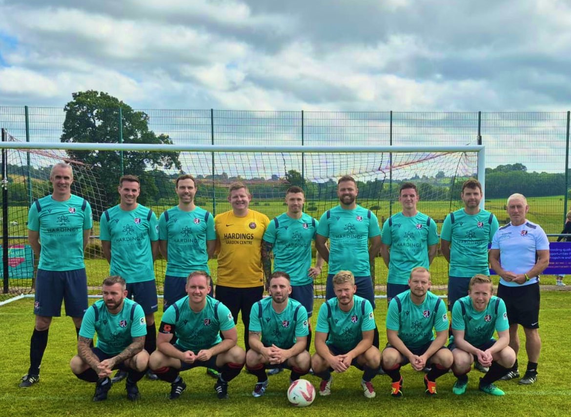 Decades of <a href="/GUILS1957/">CPD Guilsfield FC</a> appearances reunited for a worthy cause ♥️

100% effort - 0% pace 🍷👀

#GUILS 🏡 🔴⚫️⚪️