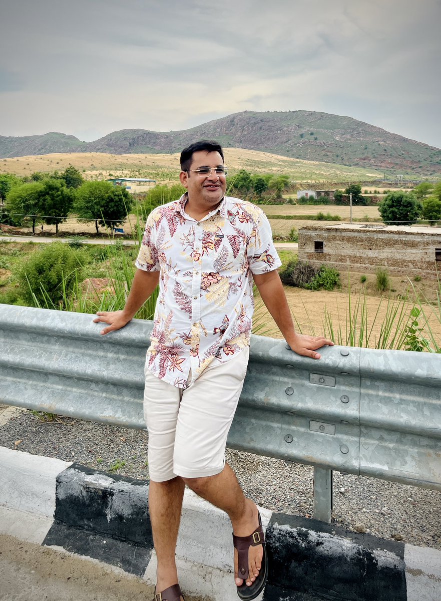 Rajeshkhora88's tweet image. आजकल ख़ुद में ही खोये रहना ज़्यादा अच्छा लगता हैं..!
