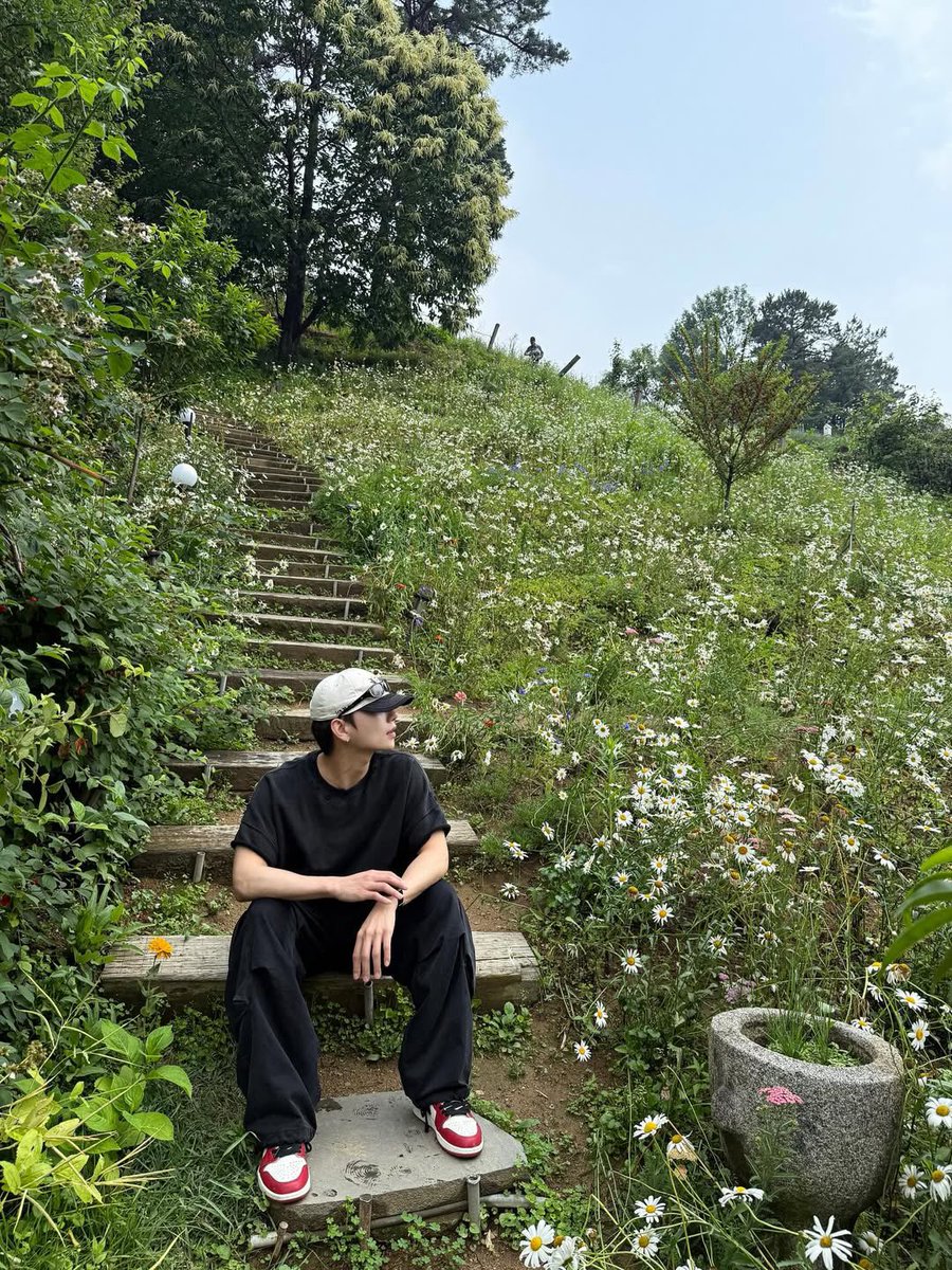 hjszones's tweet photo. joshu_acoustic ig update! 💚 #조슈아 https://t.co/ookZEl0JkU