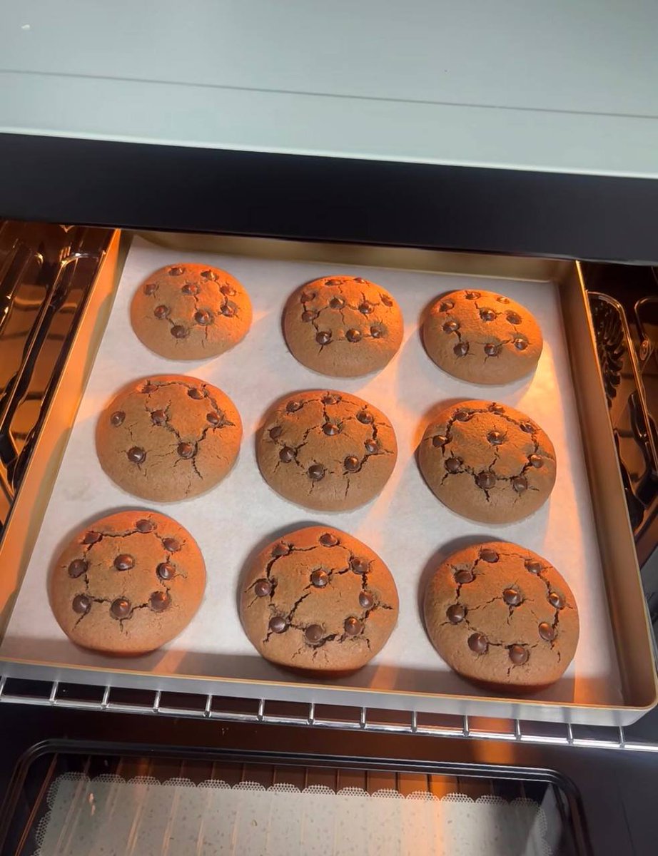 Doreen91My's tweet photo. #chocolatecookies #cookies #chocolatecookies #DIYcookies #funcookies #bakingdiary #beginnerbaking https://t.co/Be2ExlEvEv