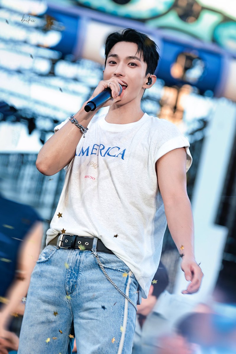 dnikii218's tweet photo. 250629 PSY SUMMER SWAG

✨

#세븐틴 #SEVENTEEN #이석민 #도겸 #dk #ドギョム https://t.co/igMtJ1RVgW