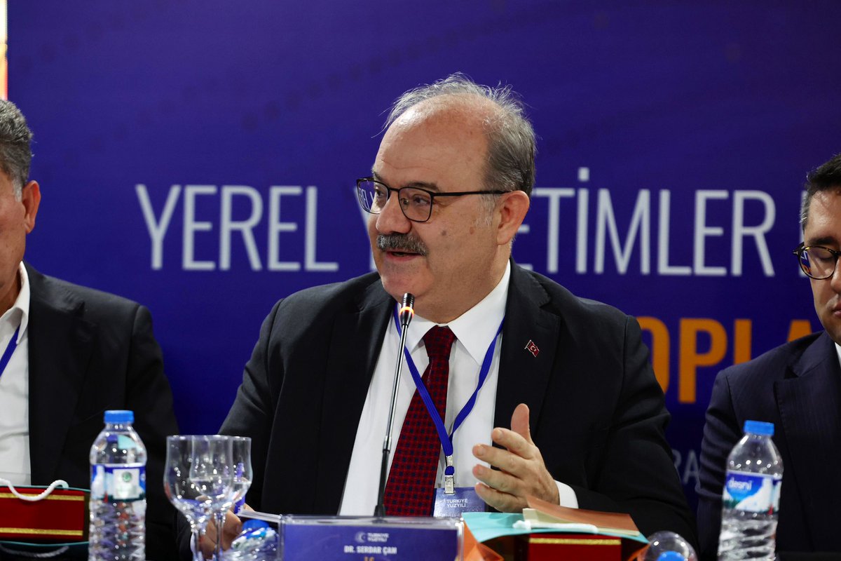 AK Parti Yerel Yönetimler Başkanı Sn. Mustafa Demir (<a href="/mustafademir/">Mustafa Demir 🇹🇷</a>) Başkanlığında, Erzurum Büyükşehir Belediye Başkanı Sn. Mehmet Sekmen (<a href="/mehmetsekmen/">Mehmet SEKMEN</a>) ve AK Parti İl Başkanı Sn. İbrahim Küçükoğlu (<a href="/avibrahimK/">İbrahim KÜÇÜKOĞLU</a>)'nun ev sahipliğiyle; Milletvekillerimiz, Bakan Yardımcılarımız,