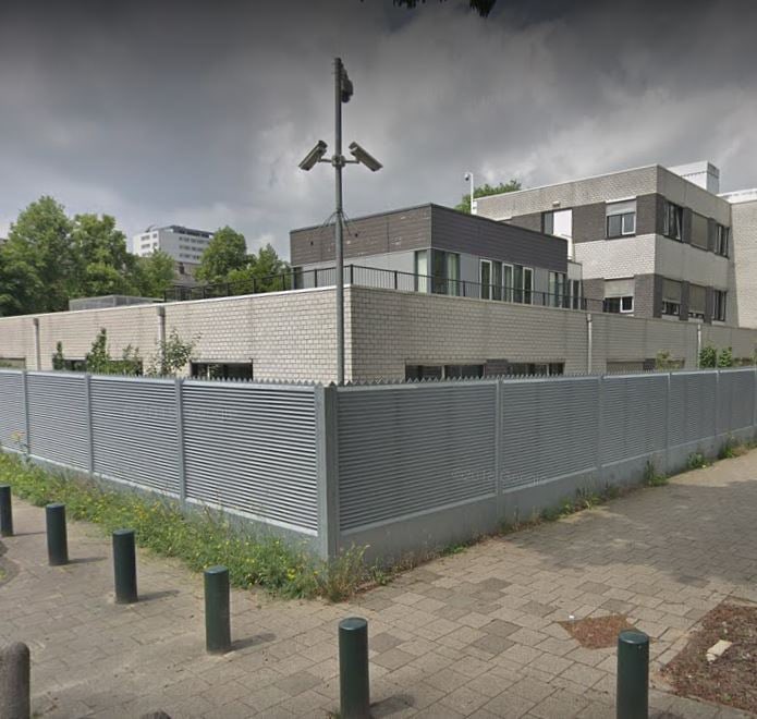 Aan de klootzak <a href="/douwe_bob/">Douwe Bob</a> die het vandaag nodig vond om tegenover Joodse kinderen een punt te maken. Dit is hoe die kids naar school moeten. Geen woorden voor je hufterig gedrag! #DouweBob