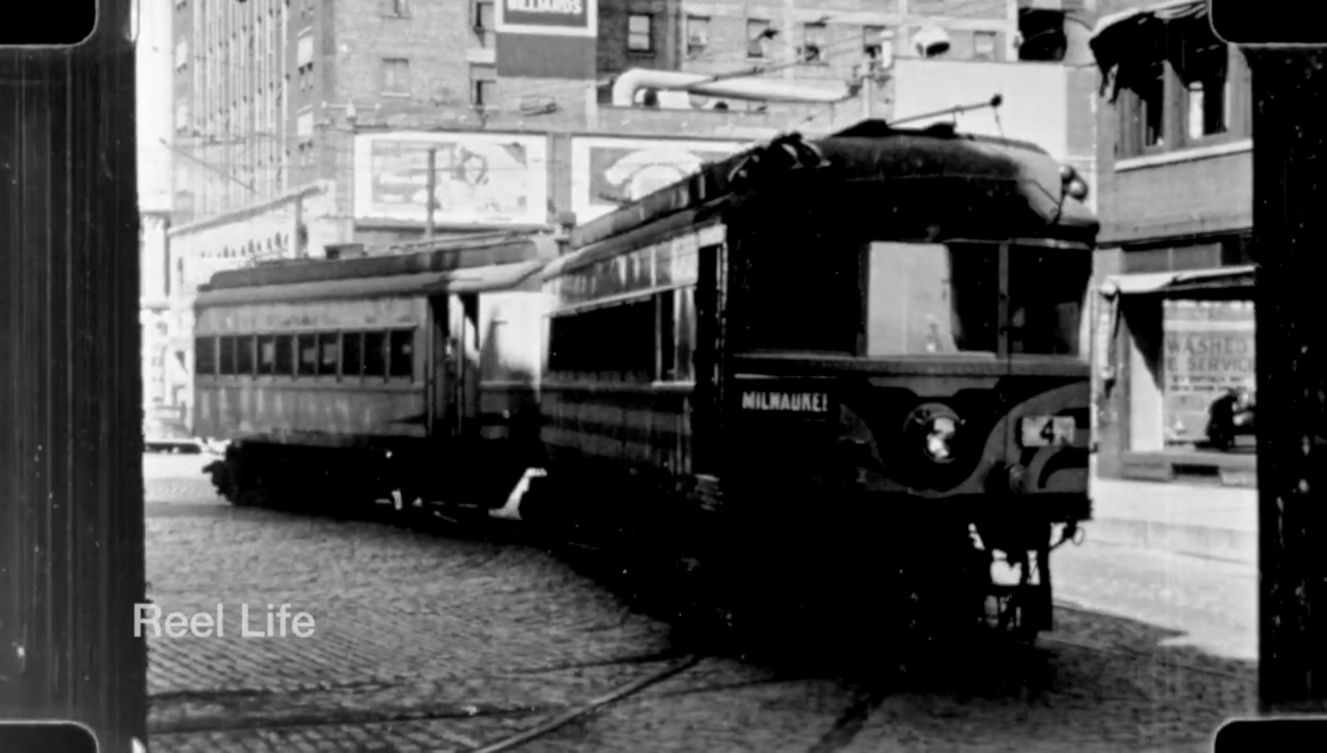 Nゲージ試運転線にて、Amtrak Superliner Ph.IV新旧編成を走らせ