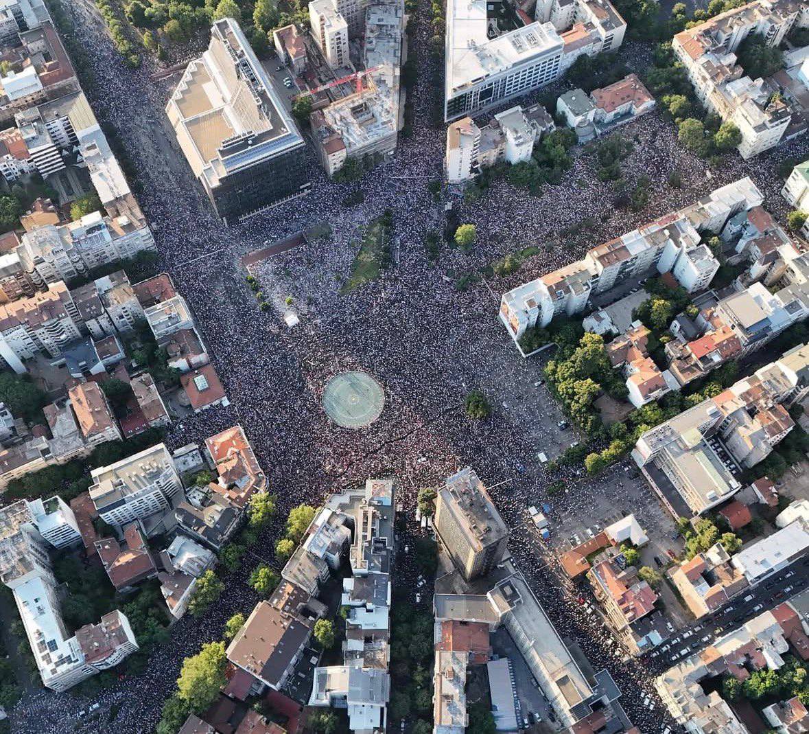 🇷🇸The Serbian Internal Ministry announced that 36,000 people participated in yesterday’s protest in Belgrade.

According to the Archive of Public Gatherings, there were 140,000 people present on Slavija Square during the 16 minute silence.