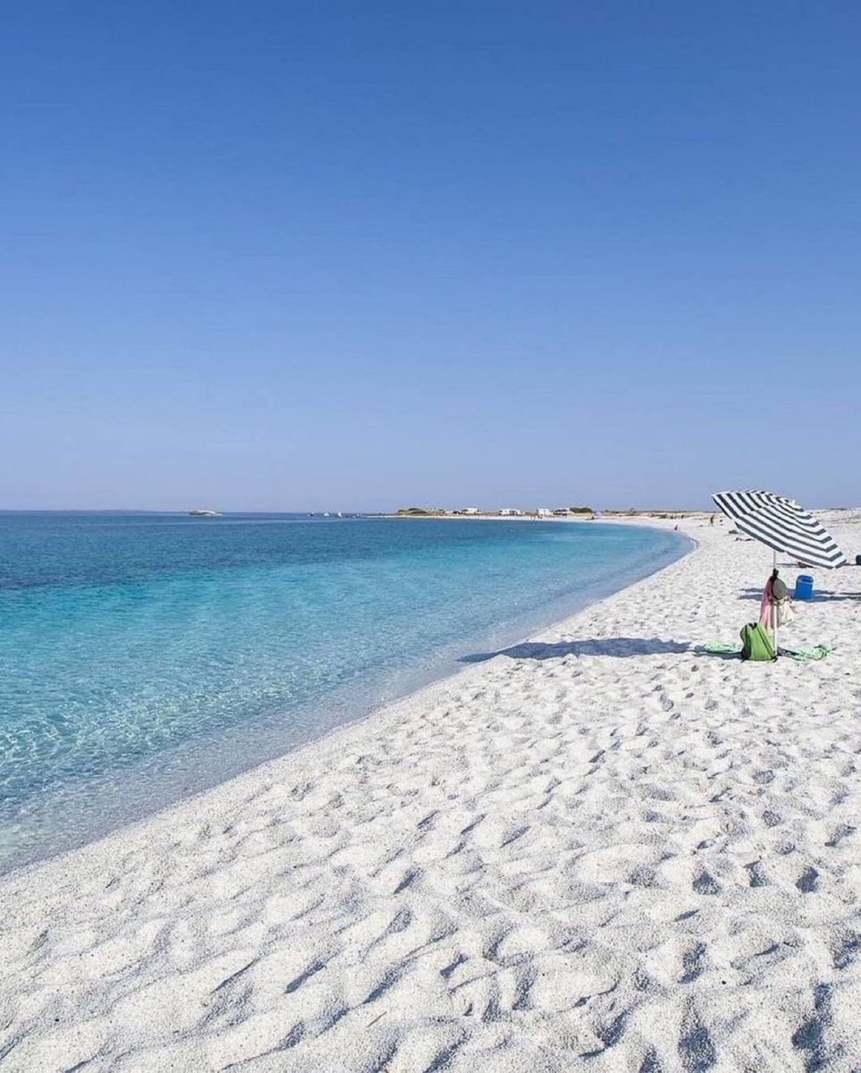 viewsoff_'s tweet image. Beach in Italy