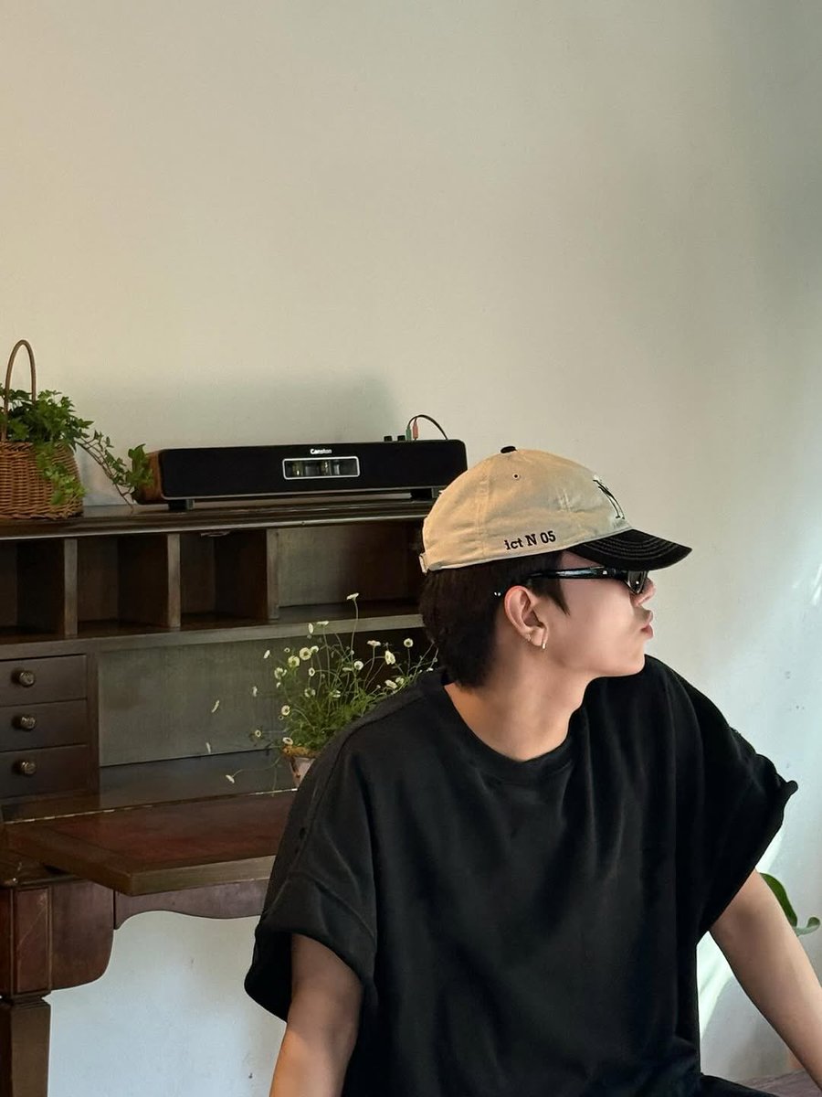 EVERYW0NWOO's tweet photo. JOSHUA IG UPDATE AAAAAA 😭😭😭😭😭😭😭 https://t.co/i1EeqwZpau