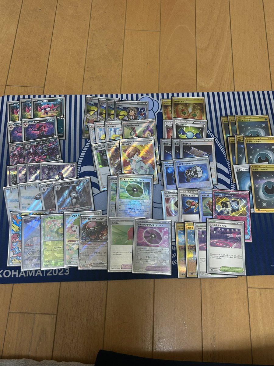 今日しっぽリーグの3ON3の大会に出てきました‼️。使用したのはオーロンゲで、
４勝1敗でした。最初の一戦目事故らなかったら勝ってたのになー。また次はチムチャレがあるので頑張ります。💪

予選
サーナイト❌
サーナイト⭕️
サーナイト⭕️
ロケット団のワナイダー⭕️
ボムドラパ⭕️