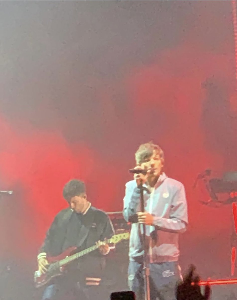 28louisstrong's tweet photo. Celebrating that Louis is an artist!
Qrt a pic from your home show, or fave show. (Same thing for me!) Your fave song and most streamed song.
All This Time/Chicago/Saturdays/Defenceless are my favourites but We Made It is my most streamed.
#FITFCHICAGO https://t.co/6MhAYC16Gi