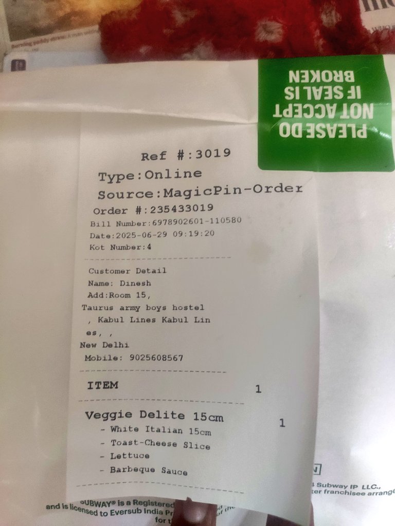 DkOfficia's tweet photo. @mymagicpin @CareMagicpin  today i order a food from subway . In the order you mentioned 330ml coke came and crispers but I didn't receive the both. The coustomer care is also not providing any solution https://t.co/N7JPKruzAw