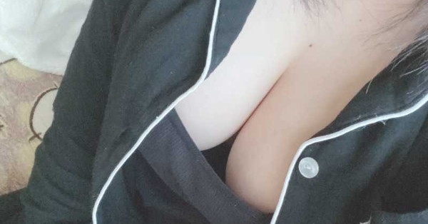aru69671270's tweet photo. ともだちに家で自撮りしたおな写真、メッセで送りつけてもなかよくしてくれる人ははーとぽちっと、なんでもいいのでコメントに絵文字一個おいといてください。 https://t.co/eIpHLEdIvM