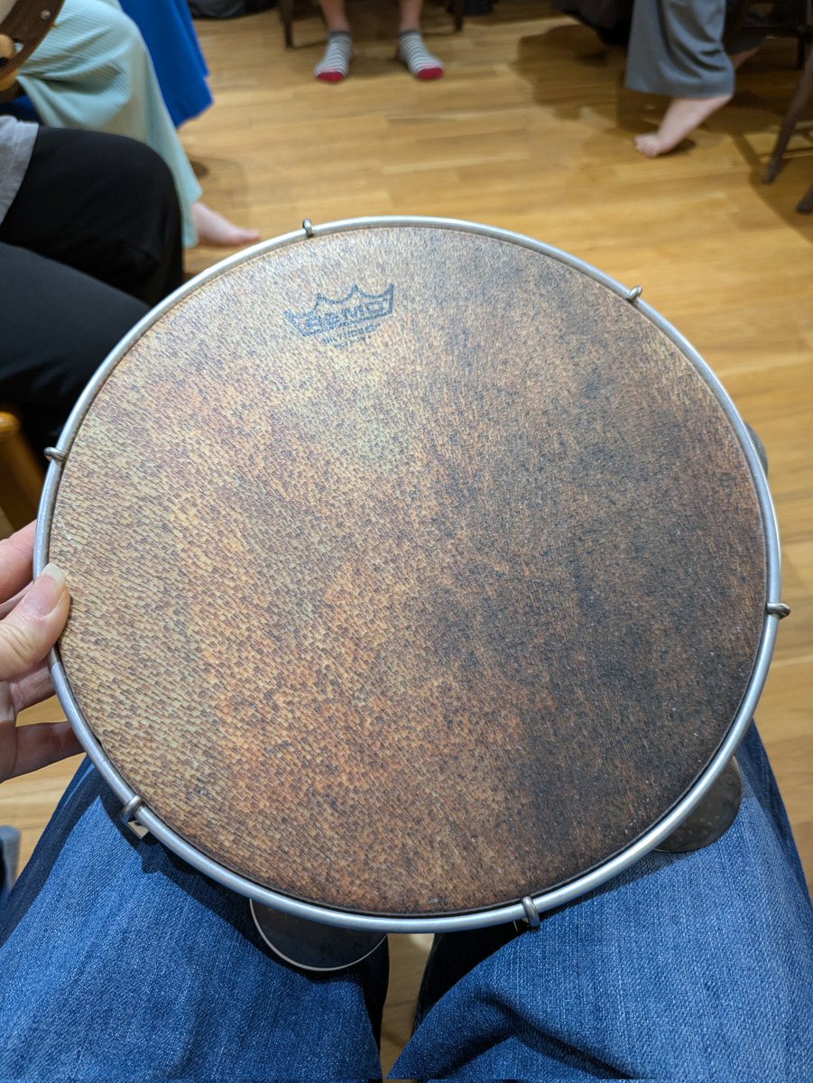 fumomarimo's tweet image. 今日はパンデイロのワークショップに参加した。
めちゃくちゃ楽しかった。
楽しいんだけど、持つのがこんなに大変やとは思わんかった。
また機会があれば参加したい。

#谷一カフェ
#parka