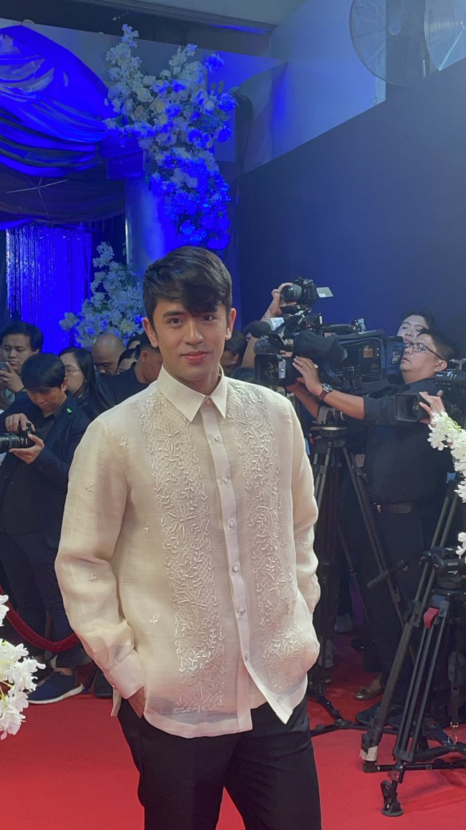 TEAM BARDA ON THE RED CARPET 🫶🏻

All eyes on Barbie Forteza and David Licauco as they serve elegance and romance at GMA Network’s Diamond Year. #GMABeyond75