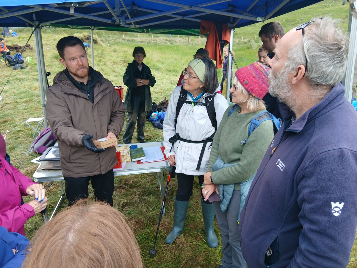 57seoras's tweet image. Another aspect of the day at Achnacon, Glencoe with
@AcfAscot was being shown current coin finds by the incredibly knowledgeable Jesper Ericsson. Curator of Numismatics, Hunterian Museum. Fascinating and another dimension to think about.
#archaeology #glencoe #Coins