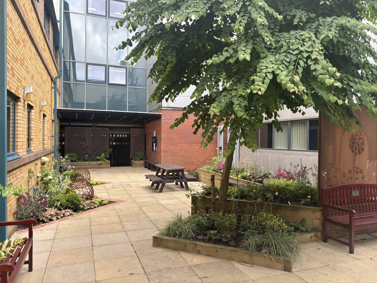 OldhamICU's tweet image. We officially opened our beautiful outdoor space and we are so pleased with the results 💚 #rehabilitation #intensivecare #outdoortherapy @NCareCharity @landladyjan @OldhamCO_NHS @NCAlliance_NHS @F_Parkinson_Ltd