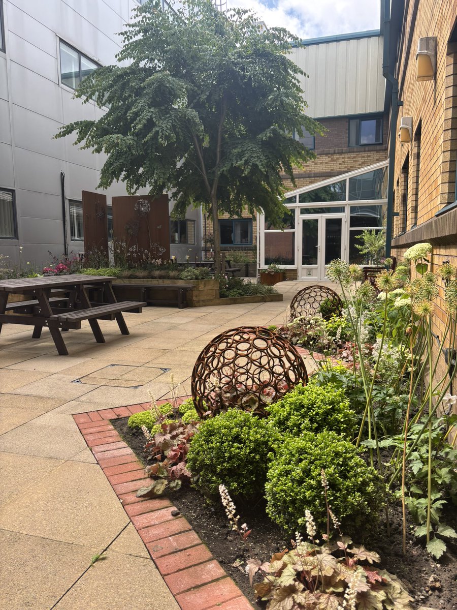 OldhamICU's tweet image. We officially opened our beautiful outdoor space and we are so pleased with the results 💚 #rehabilitation #intensivecare #outdoortherapy @NCareCharity @landladyjan @OldhamCO_NHS @NCAlliance_NHS @F_Parkinson_Ltd