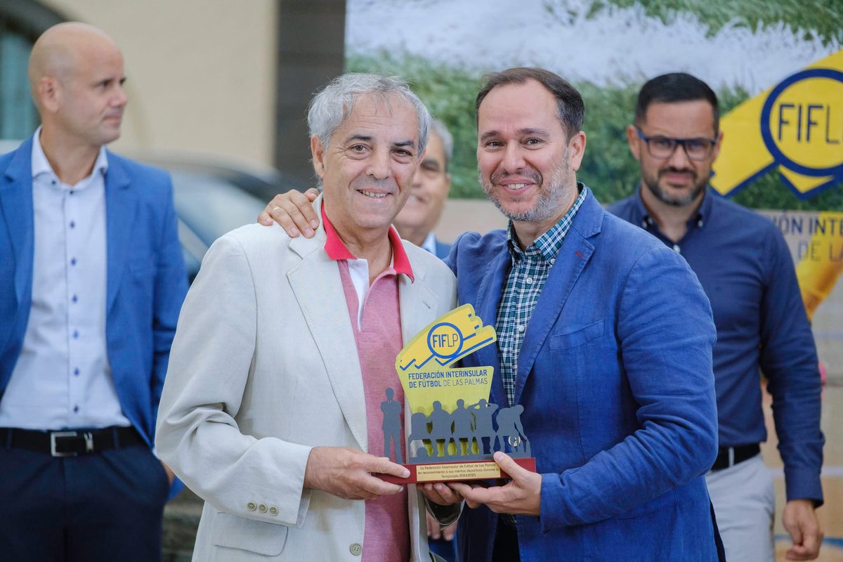 Gran Canaria FS (@grancanariafs) on Twitter photo Reconocimiento de la <a href="/FFLasPalmas/">Federación de Fútbol de Las Palmas</a> a Jesus Mendez Alamo por los méritos deportivos conseguidos en la temporada 24/25
(Campeones de Liga grupo Canarias y Campeones de la I Copa Tomás Alcántara), entregado por el Secretario de la FIFLP Daniel Pita Domínguez.
#GranCanariaFS #futsal Reconocimiento de la <a href="/FFLasPalmas/">Federación de Fútbol de Las Palmas</a> a Jesus Mendez Alamo por los méritos deportivos conseguidos en la temporada 24/25
(Campeones de Liga grupo Canarias y Campeones de la I Copa Tomás Alcántara), entregado por el Secretario de la FIFLP Daniel Pita Domínguez.
#GranCanariaFS #futsal
