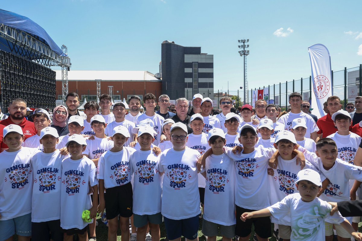 İstanbul’da GSB Yaz Spor Okulları ve Engelsiz Yaz Spor Okulları’nın açılışını gerçekleştirdik.🇹🇷

Gençlerimiz ve sporcularımızla birlikte yaz tatilini sporla taçlandırıyoruz.😎

Unutma, #GSBHepYanında!❤️