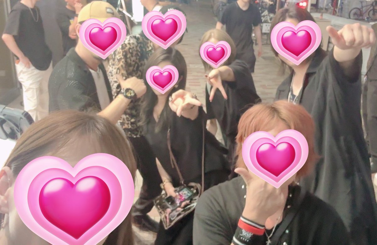 happyswing23's tweet photo. 昨日は初めてのコピバンLIVE🫰
めっちゃ楽しかった‼️かっこよかった‼️
また行きたいなあ🥳✨✨
その後はいつもの大好きな方達と🍻.*ﾟ
入口真横のオープンスペースで歌える🎤ポールダンスもできちゃう💃プレミアム仕様なカラオケへ🤣くるくる回るメンズ達おもろすぎた🤣！笑
たくさん笑って幸せ🥹♡♡ https://t.co/agI07QGG4k
