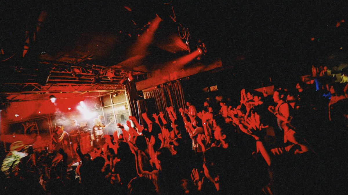 Monday Dirty Jokes (@m_d_j_official) on Twitter photo 6/29(SUN)
「 THC MEETING 2025 」
@豊橋club KNOT(愛知)
<a href="/club_KNOT_/">ライブハウスclub KNOT</a>
.
MDJバンドセットライブでした🥁
.
お越し頂いた皆様
ありがとうございました‼️
.
#MDJ夏ツアー2025 チケット発売中🎫🏝️
✅ t.livepocket.jp/t/mdjsummertou…
.
本日のセトリも公開⬇️
__________________________
.
📝🎤TODAY SET LIST 6/29(SUN)
「 THC MEETING 2025 」
@豊橋club KNOT(愛知)
<a href="/club_KNOT_/">ライブハウスclub KNOT</a>
.
MDJバンドセットライブでした🥁
.
お越し頂いた皆様
ありがとうございました‼️
.
#MDJ夏ツアー2025 チケット発売中🎫🏝️
✅ t.livepocket.jp/t/mdjsummertou…
.
本日のセトリも公開⬇️
__________________________
.
📝🎤TODAY SET LIST