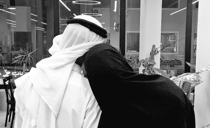 Umu_alsaalihin's tweet photo. A beautiful Arabic phrase !

"Everything placed on the shoulder weighs it down, except the head of the beloved."

كُلُّ شيءٍ يُوضعُ علىٰ الكتفِ يُثقله ، إلَّا رأسُ المَحبُوب. https://t.co/PdQ7rdxB4l